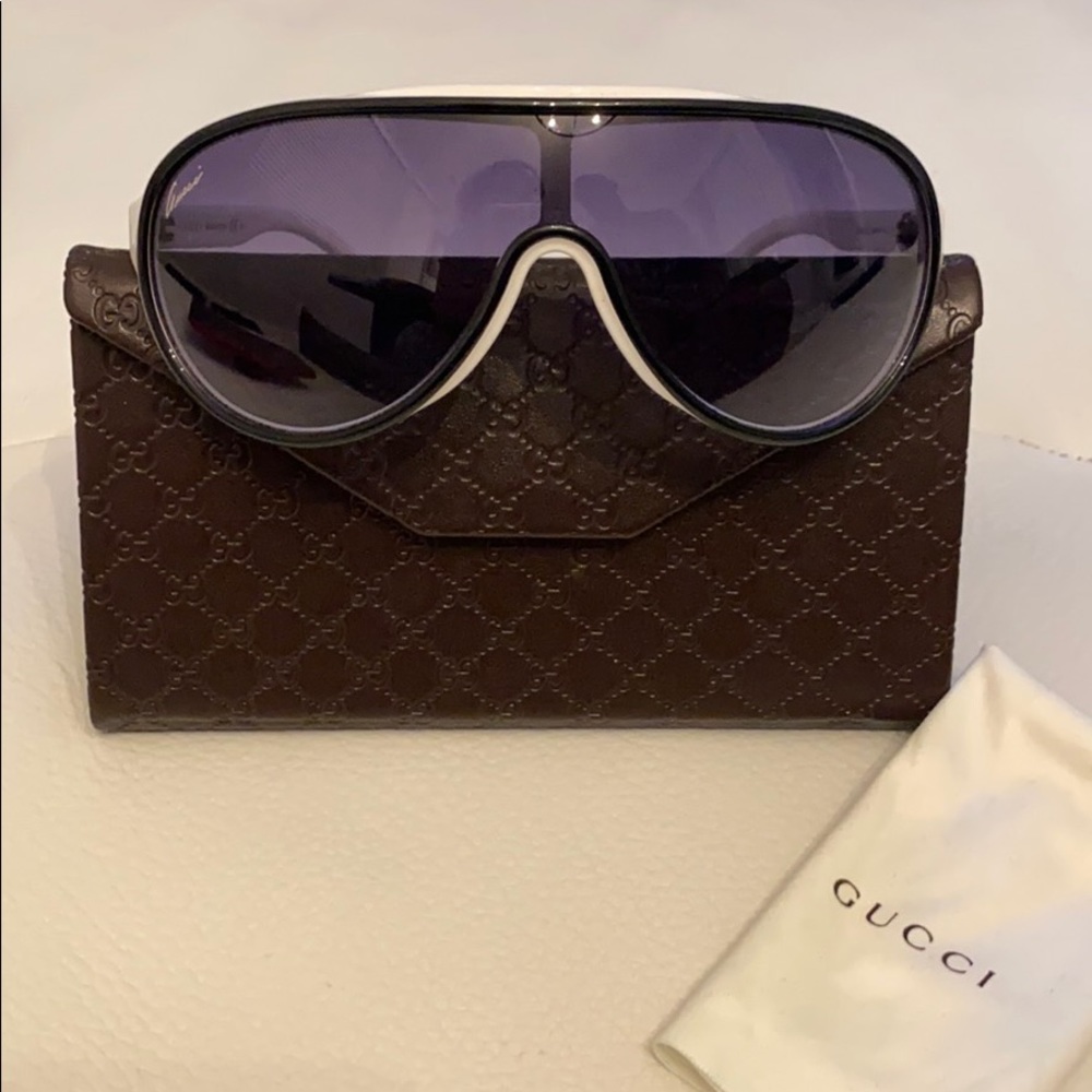 Gucci 3514/s sun glasses in white